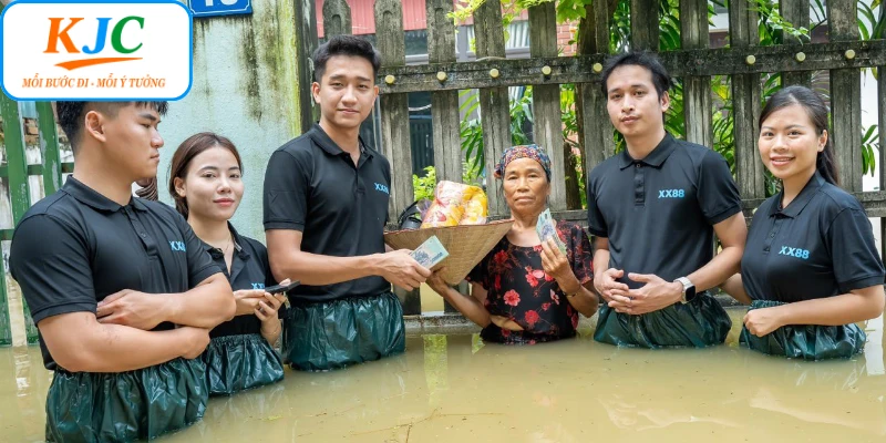 Cơ cấu hoạt động KJC chia sẻ yêu thương sau cơn bão số 5