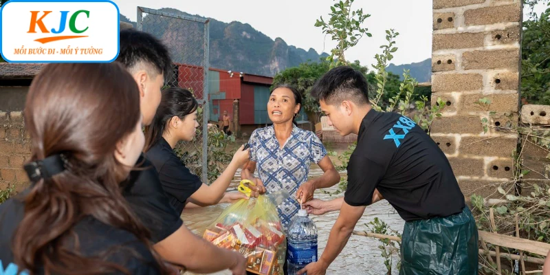 Thiện nguyện cùng KJC chia sẻ yêu thương sau cơn bão số 5